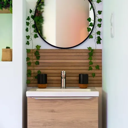 Apartment Jungle *